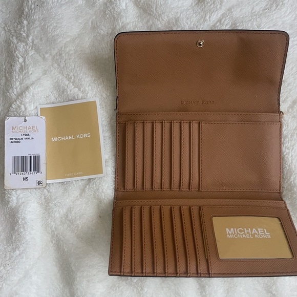 Michael Kors wallet - Picture 3 of 11